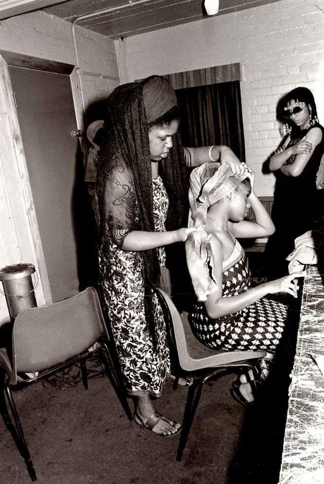 Head-wrap backstage
London, 1979