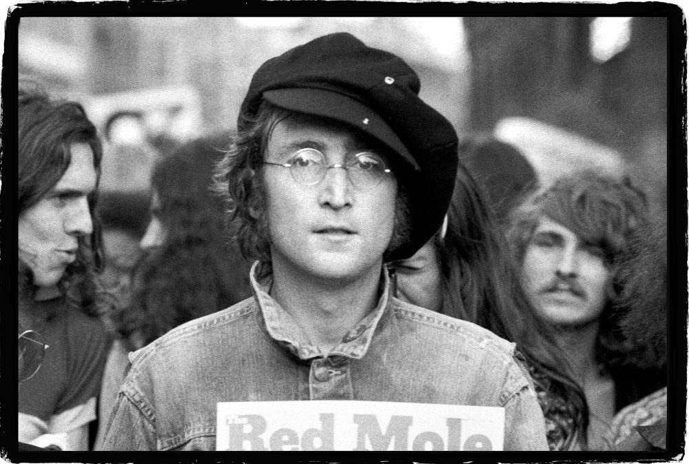 John Lennon, London, 1975 © Rowland Scherman