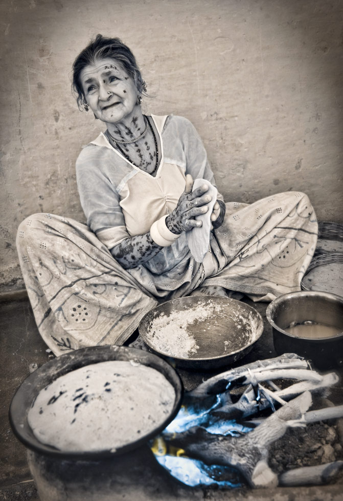 Gujarati Woman Making Chapatis
Gujarat, India