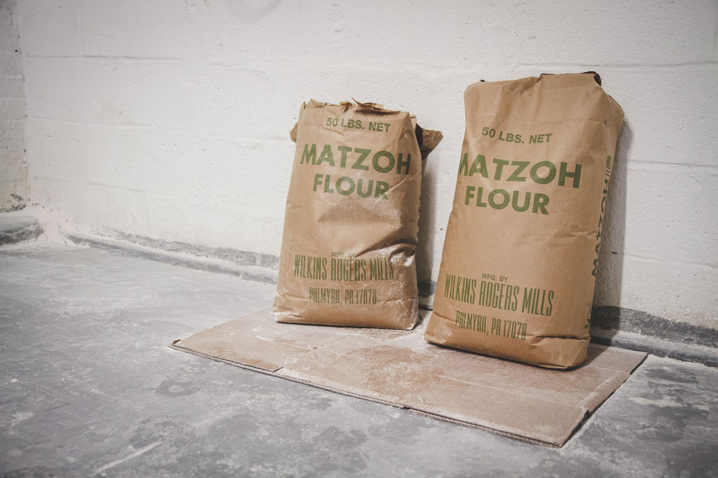 Streit's was making matzos there since 1925, operating two 75-foot ovens, producing 900 pounds of matzo per hour.