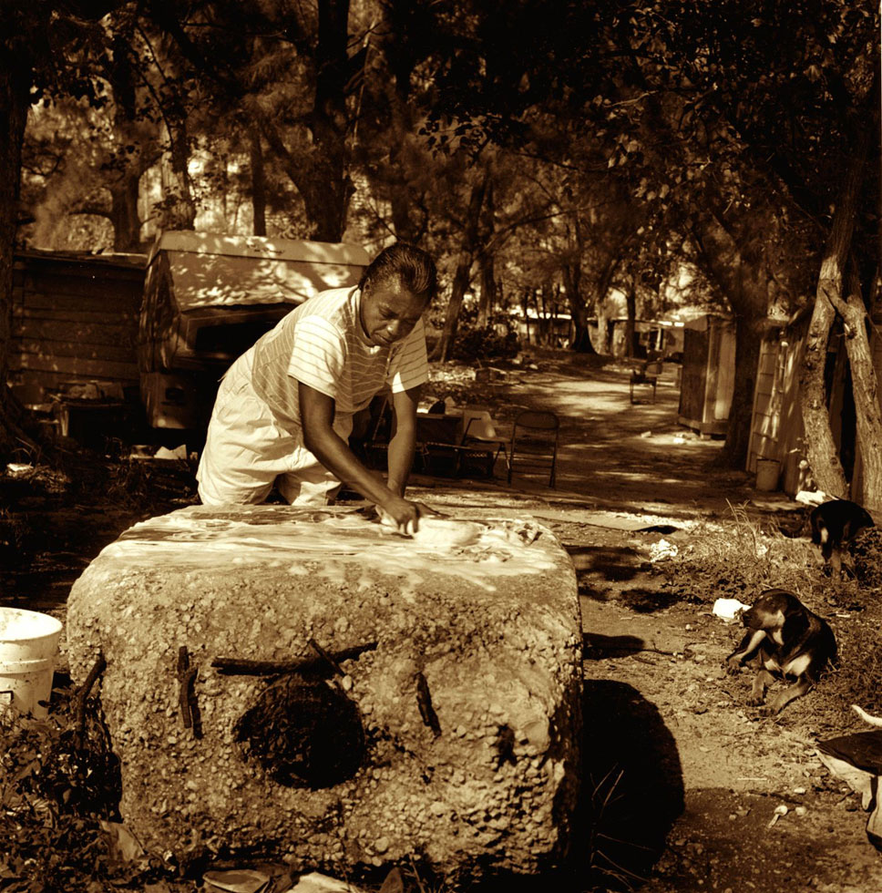 Watson Island, Miami, 1993-1995.  
People who build shantytowns tend to want to create a normal life. They bathe, do laundry, cook meals, work jobs and even have bank accounts.