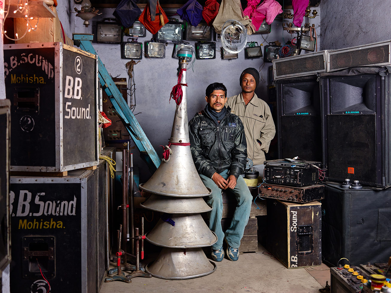 Sound and lighting men
$17 weekly