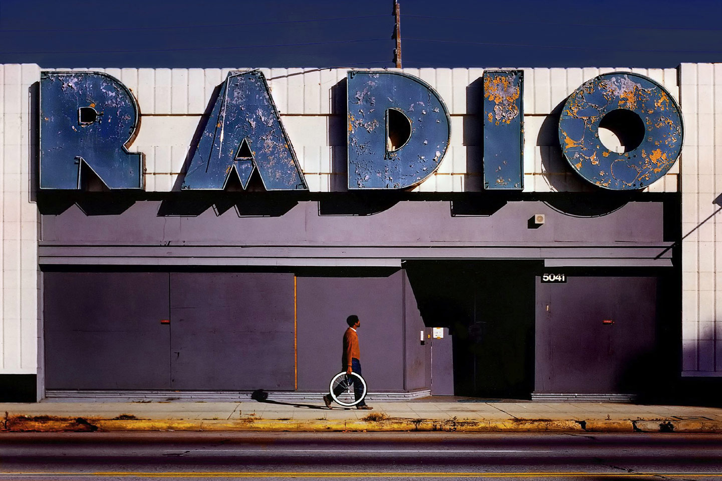 Radio, by Jody Miller (USA)

1st place in the Cityscape/Architecture category