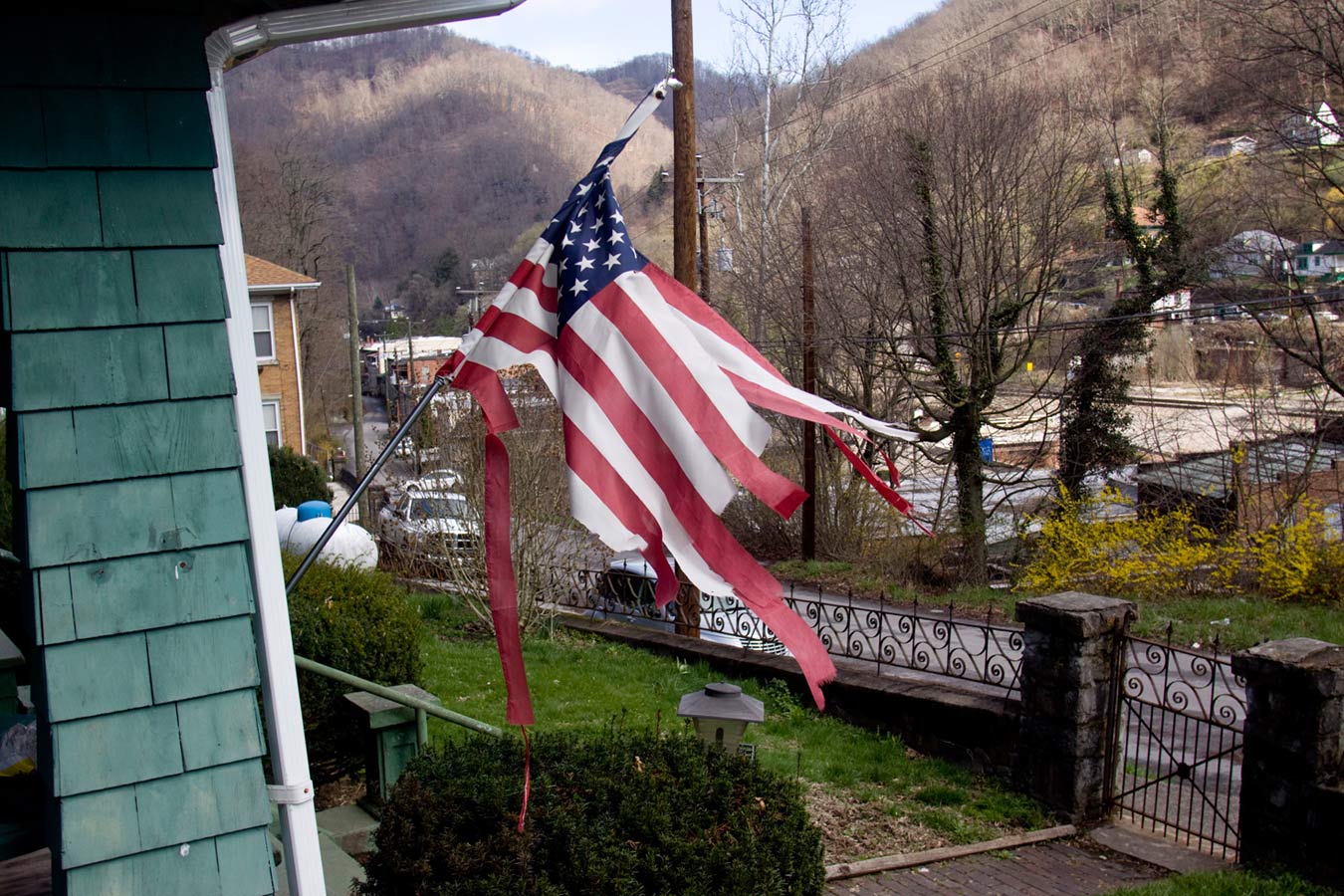 Working for three years on a documentary on coal mining, Les Stone has found his story morphing into a broader look at health care. 

In McDowell and Lincoln Counties in West Virginia, health care is an unaffordable luxury. On the order of 75 percent of people here have little or no health insurance. Counties in West Virginia have some of the highest rates of diabetes, heart disease, obesity, and respiratory problems in the entire US and are among the poorest in the country.