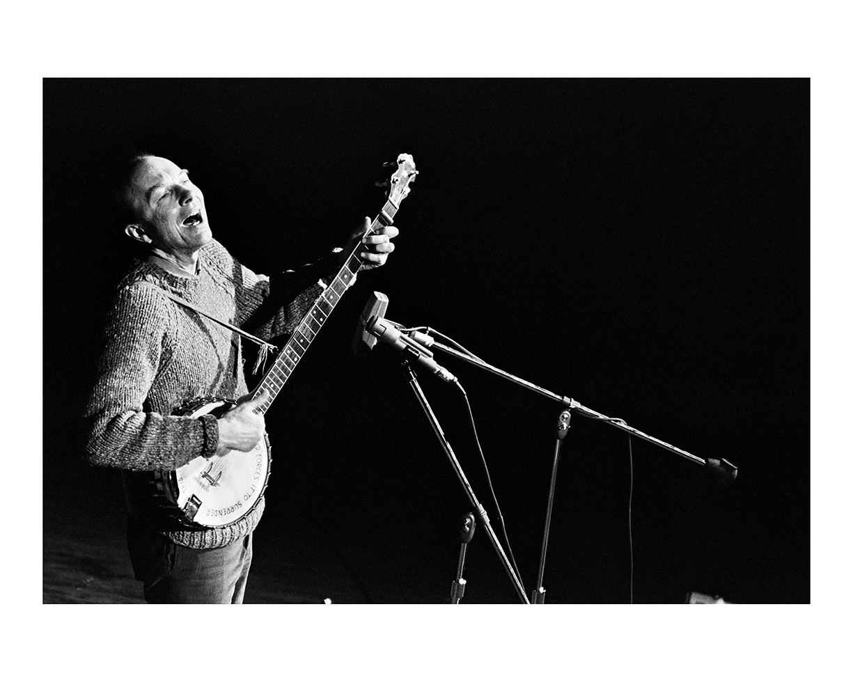 Pete Seeger, Chicago, 1969 
© Henry HorensteinClick here to get a Pete Seeger print